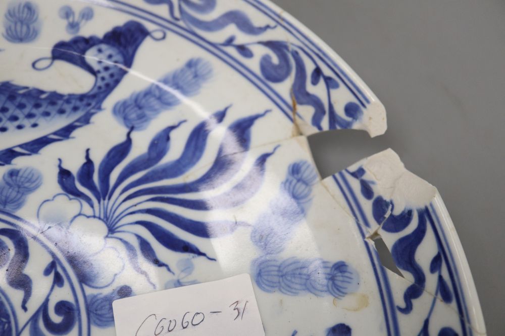 A Chinese blue and white fish dish, diameter 36cm (a.f.)